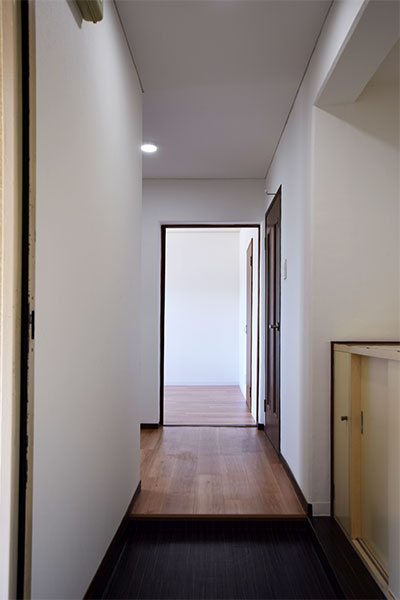 玄関　【メナーハイツ藍】※前回募集時の室内写真です。