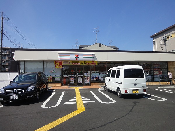 コンビニ　セブンイレブン 京都上桂東ノ口店（コンビニ）まで588m