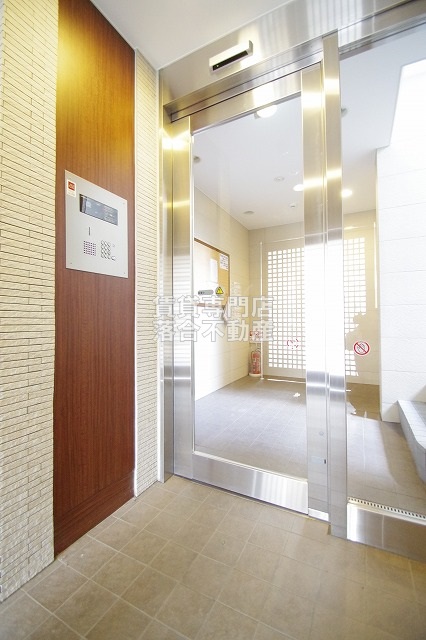 エントランス　オートロック付きで安心♪