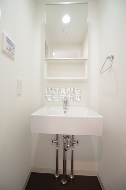 洗面設備　独立洗面化粧台付き