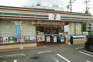 コンビニ　セブンイレブン草加金明通り店（コンビニ）まで60m