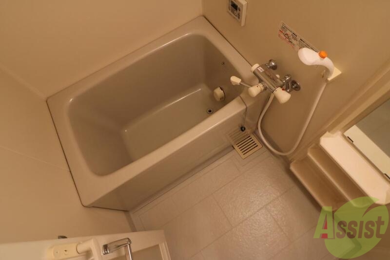 バス・シャワールーム　大きい浴槽