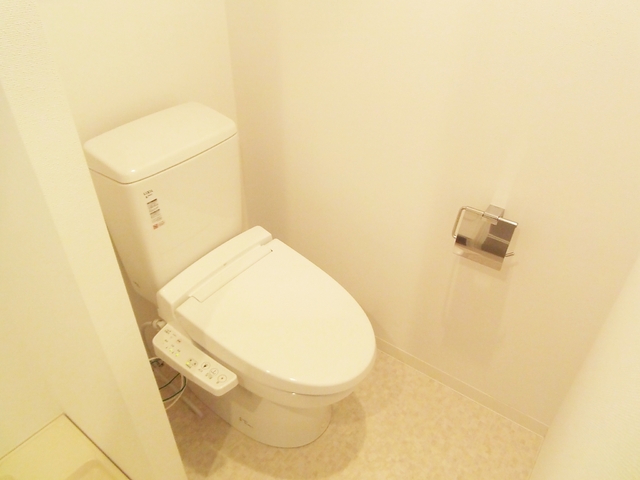 トイレ　温水洗浄便座付のおトイレです