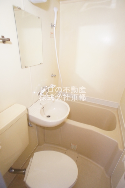 バス・シャワールーム　お掃除がしやすい洗面台付き３点ユニットです☆