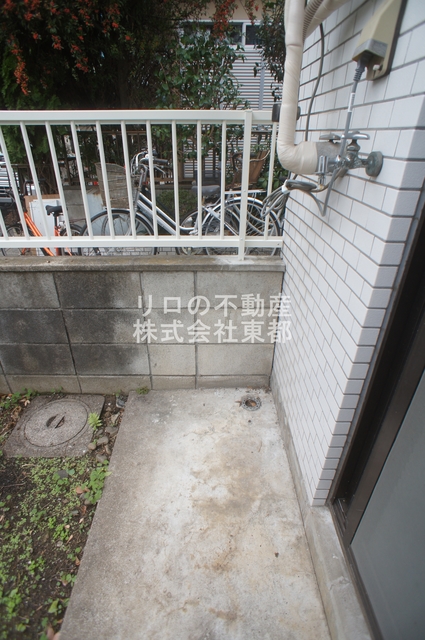 その他　洗濯機置き場がバルコニーにあるのでお洗濯干すのが簡単です！