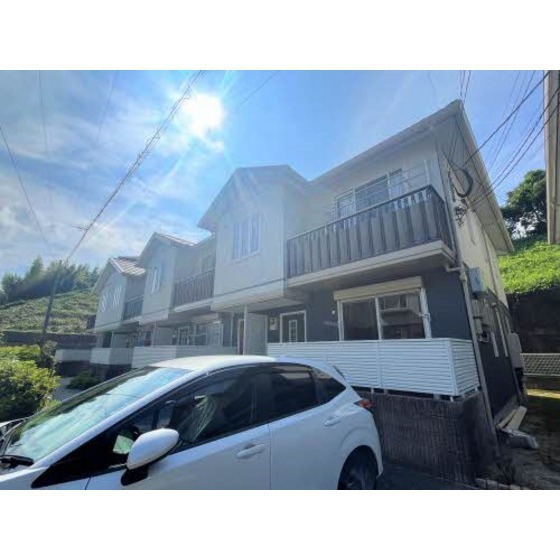 建物外観　防犯カメラ・宅配ボックス完備☆