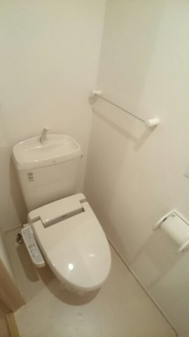 トイレ　清潔感のあるトイレです