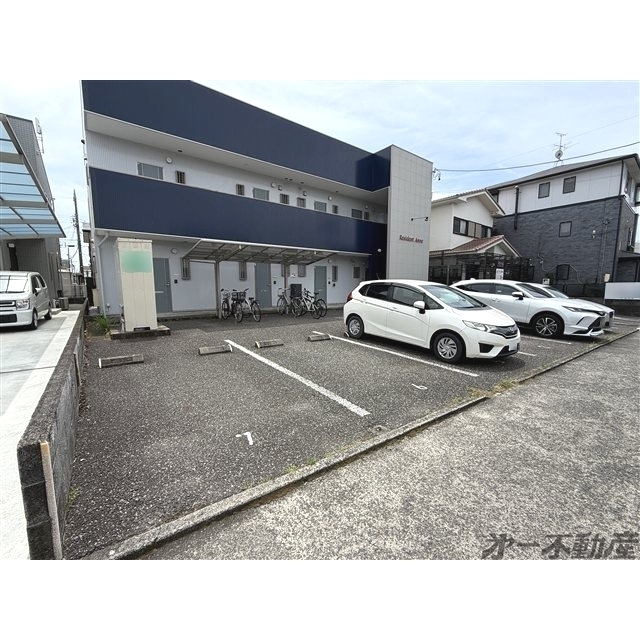 駐車場　駐車場