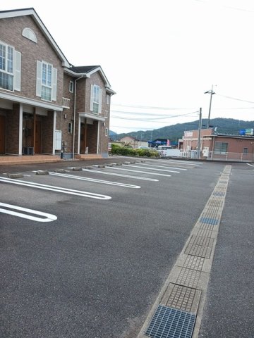 駐車場　車をお持ちの方に嬉しい駐車場付きの物件です