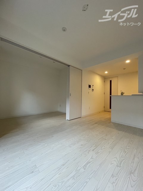 居室・リビング　白基調のお部屋です