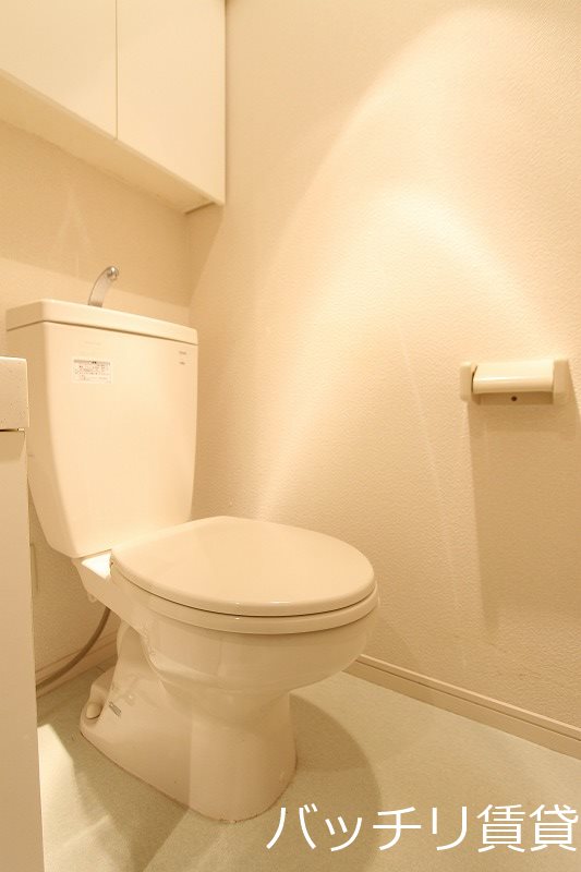 トイレ　画像は同型タイプの為、現状を優先致します。