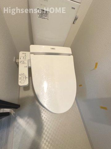 トイレ　落ち着いた色調のトイレです