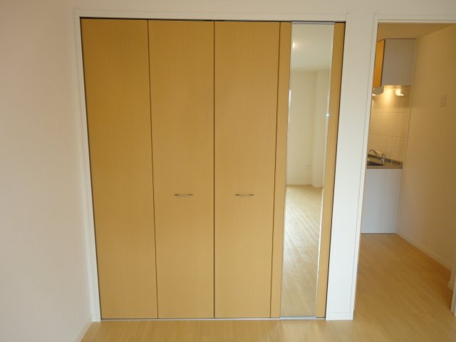収納　鏡付クローゼット