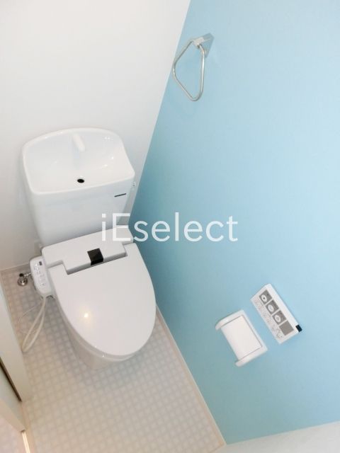 トイレ　温水洗浄便座付きのトイレ