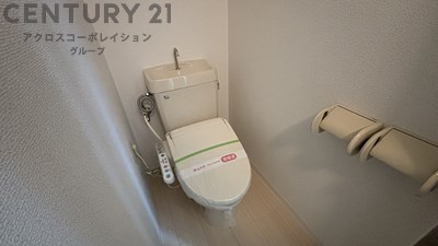 トイレ　温水洗浄便座付きのトイレです♪