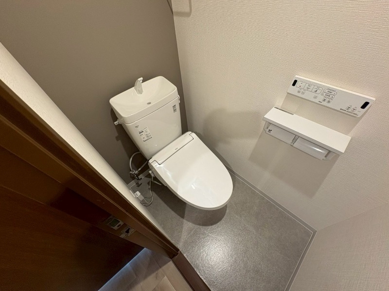 トイレ　こちらはトイレです。清潔感があり、安心して使用できます。