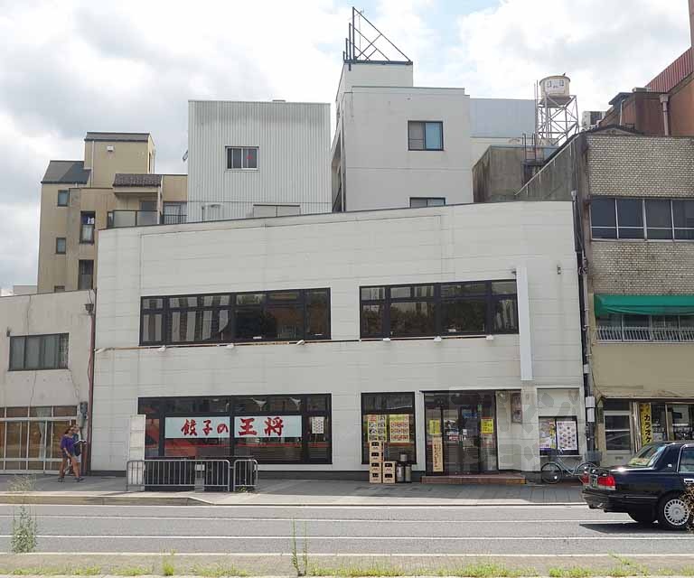 飲食店　王将　七条烏丸店（飲食店）まで600m