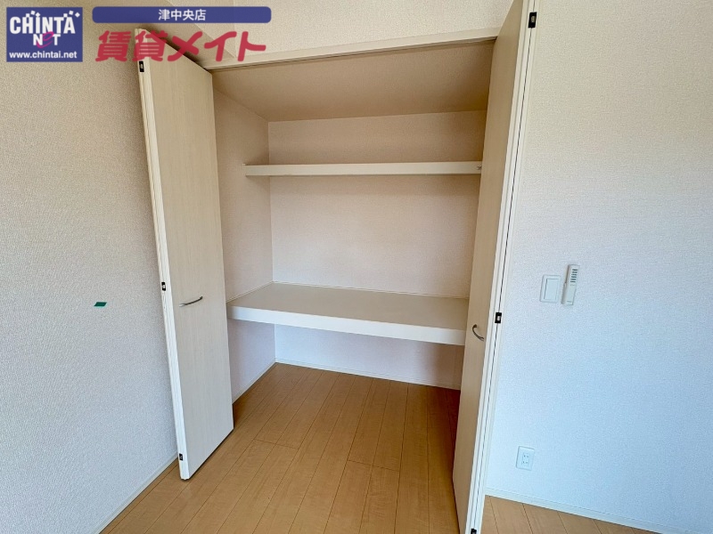 収納　別部屋反転参考写真