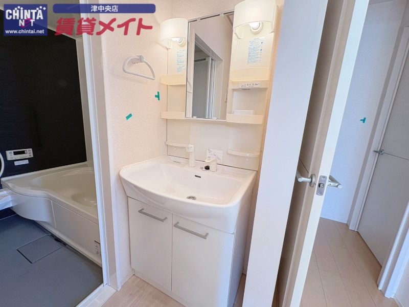 洗面設備　別部屋反転参考写真