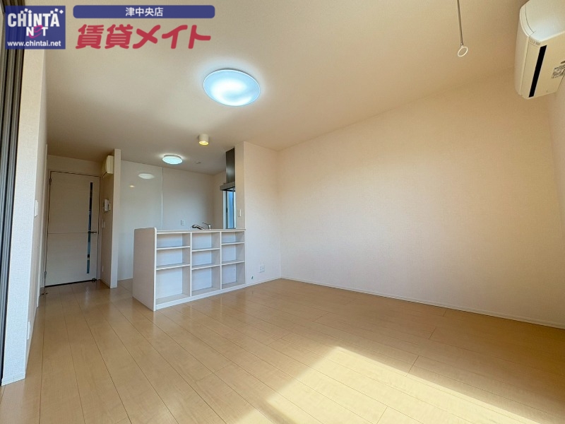 居室・リビング　別部屋反転参考写真