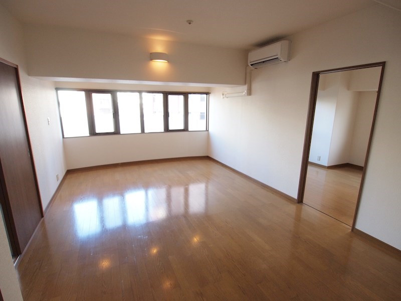 居室・リビング　陽当り良くとても明るいお部屋です。