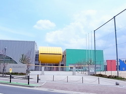 小学校　木津川市立州見台小学校（小学校）まで524m