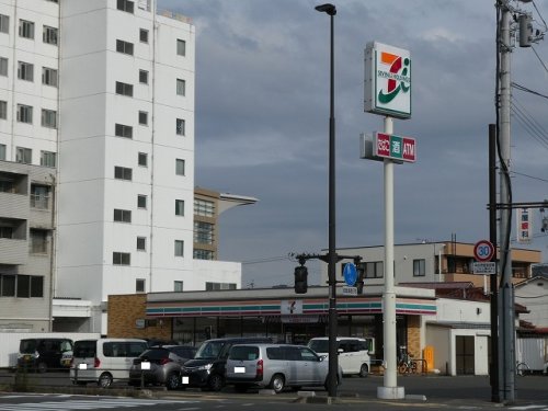 コンビニ　セブンイレブン 福島八島町店（コンビニ）まで334m