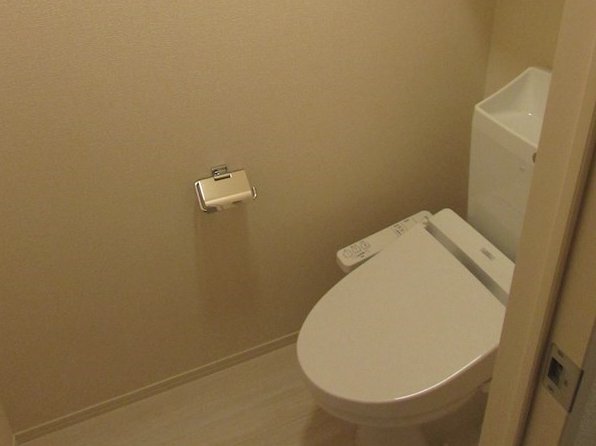 ＪＲ東海道本線 元町駅 徒歩10分 3階建 築9年のトイレ写真