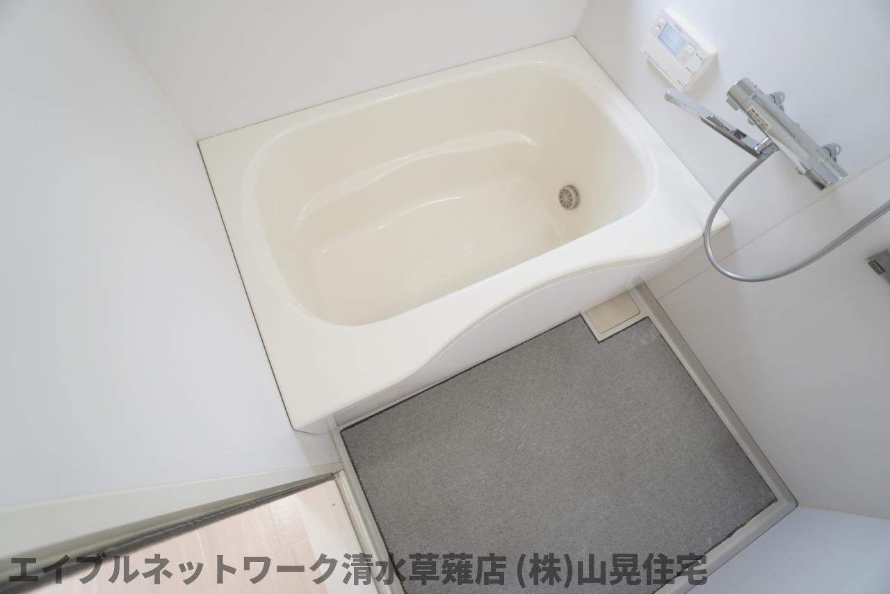バス・シャワールーム　コンパクトで使いやすいお風呂です