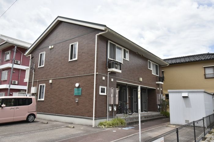 建物外観　落ち着いた雰囲気の外観です