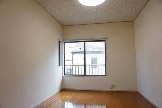 居室・リビング　南向きで日当たり良好なお部屋！暖かな日差しが入ります♪