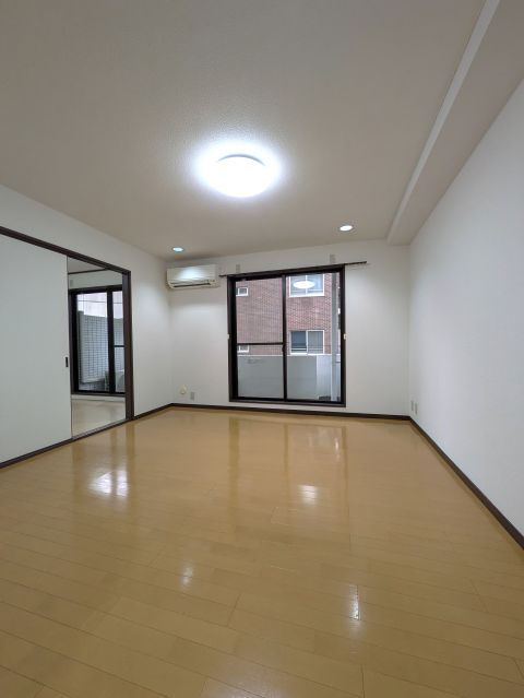 音羽白樺マンションの居間写真