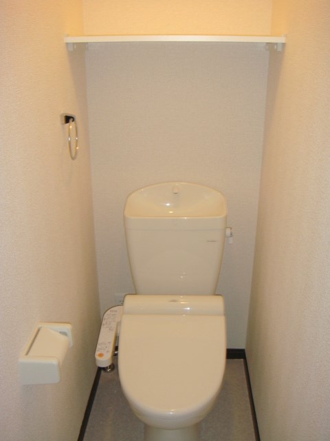 トイレ　温水洗浄便座です
