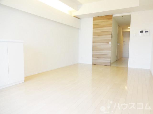 居室・リビング　ベットとソファを置いて寛いで下さい♪