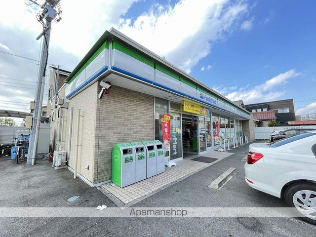 コンビニ　ファミリーマート浜田三丁目店（コンビニ）まで677m