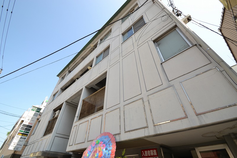 岡山市北区中央町のマンションの建物外観