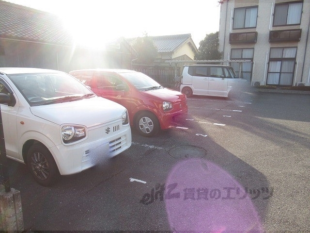 【蒲生郡日野町大窪のアパートの駐車場】