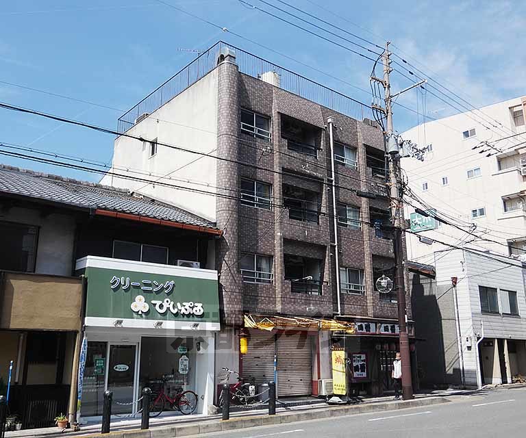 京都市上京区福島町のマンションの建物外観