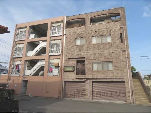 福知山市厚中町のマンションの建物外観