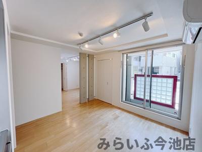 居室・リビング　8帖