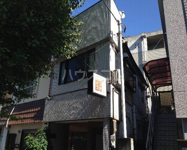 世田谷区三宿のアパートの建物外観