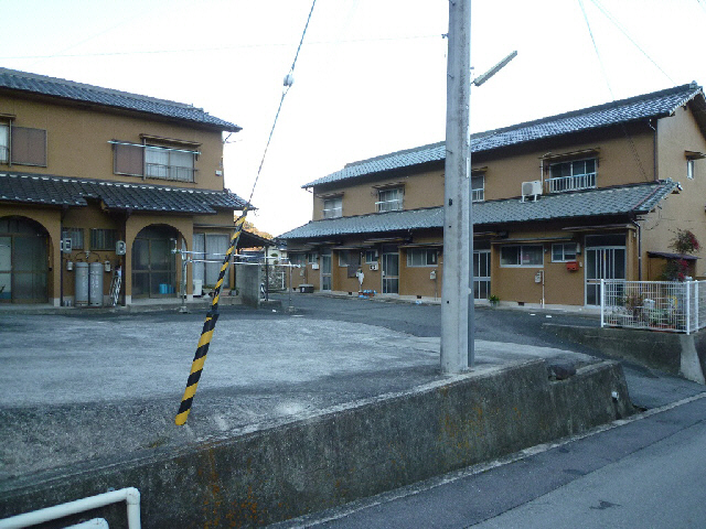 【宍粟市山崎町上寺のアパートの建物外観】