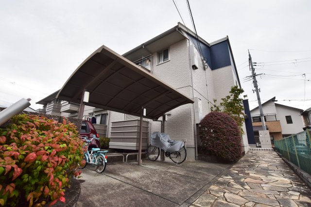 富田林市加太のアパートの建物外観