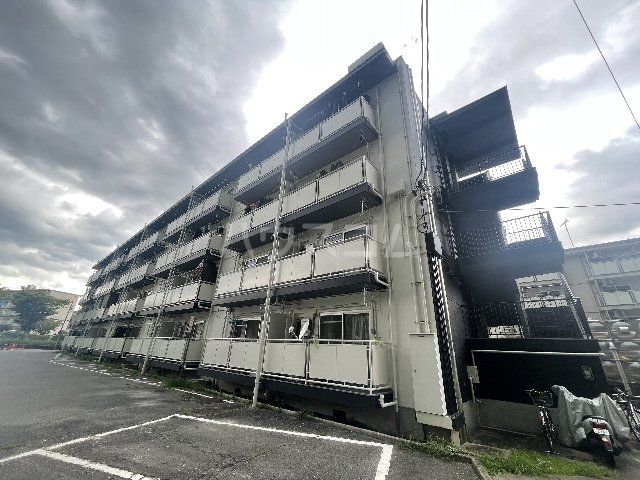 【岡崎市仁木町のマンションの建物外観】