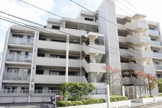 プラウド横浜岡野公園の建物外観