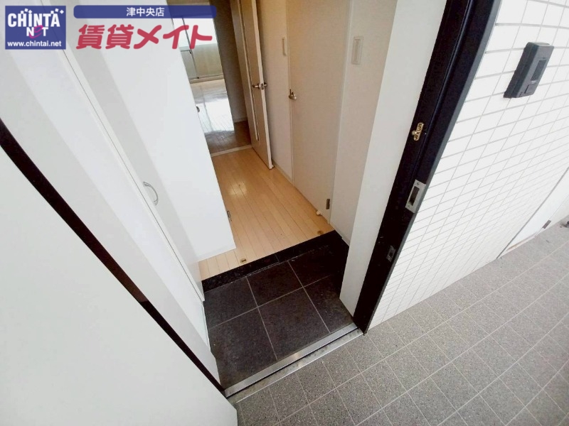 玄関　同型別室のお写真です