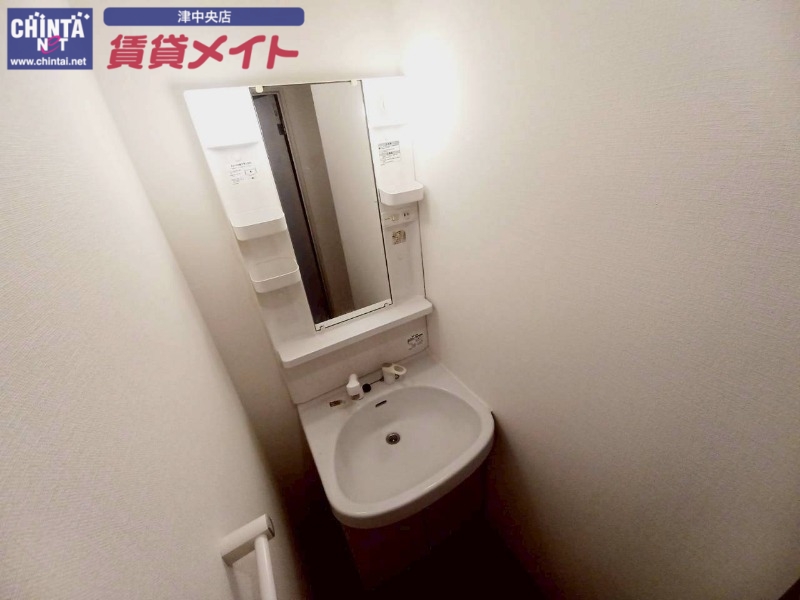 洗面設備　同型別室のお写真です