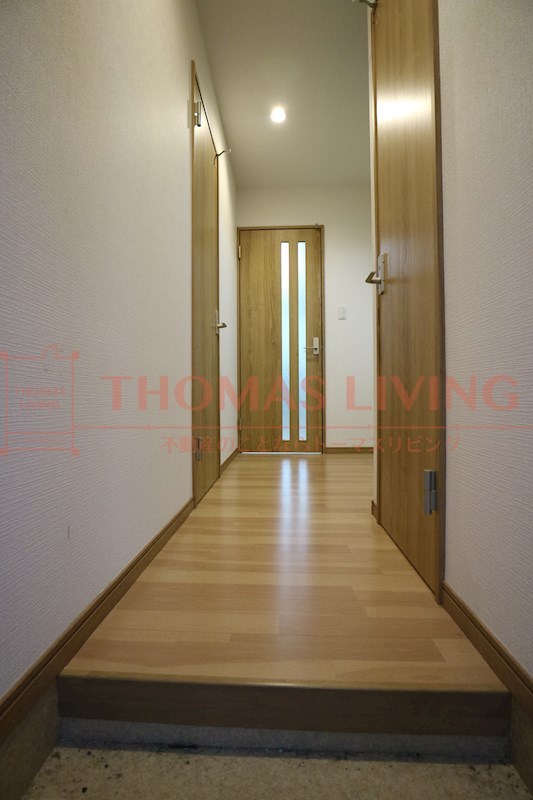 玄関　写真は同型別物件