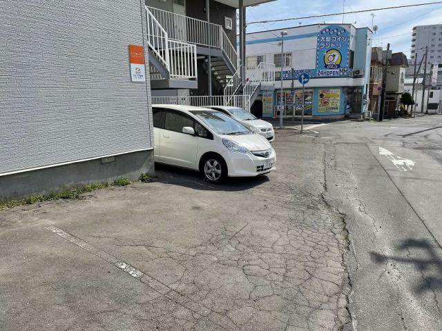 【函館市日吉町のアパートの駐車場】