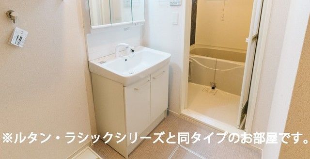 【市川市南大野のアパートの洗面設備】